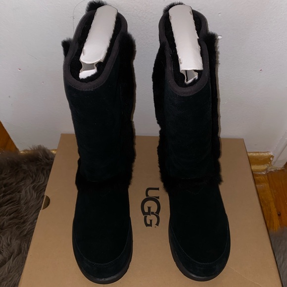 UGG Shoes - Black uggs